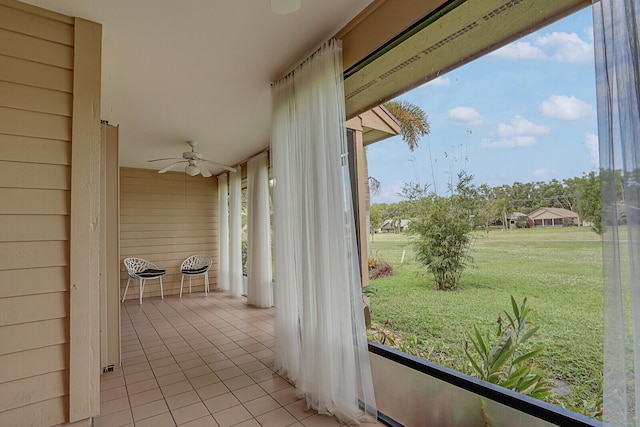 unfurnished sunroom with plenty of natural light and ceiling fan