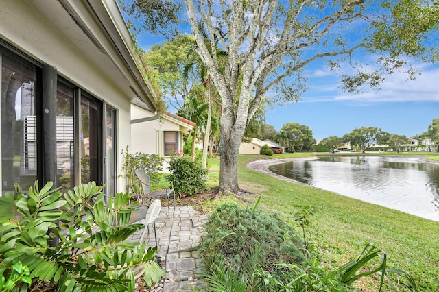 view of yard featuring a water view