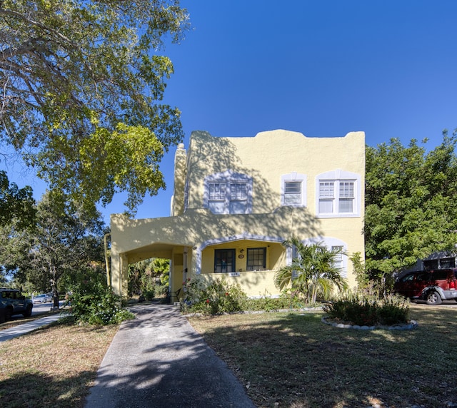 view of front of home featuring a front lawn and a porch