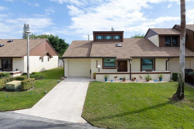 view of front of home featuring a front yard