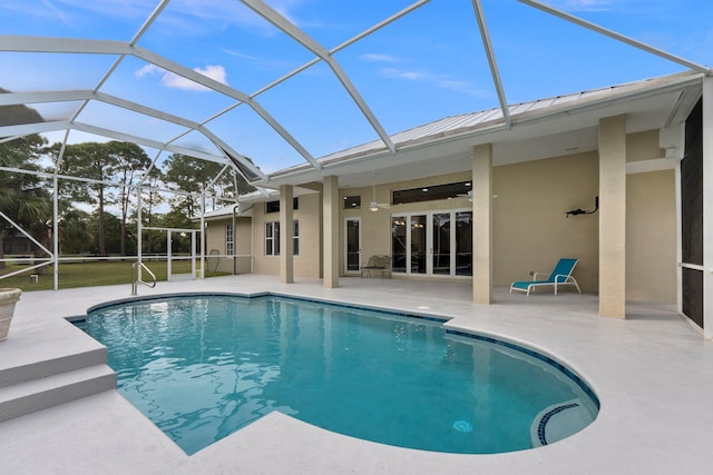 view of swimming pool with a lanai, ceiling fan, and a patio