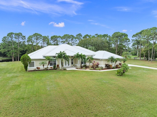 ranch-style home featuring a front lawn