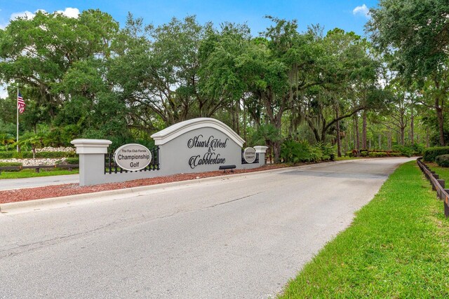 view of community / neighborhood sign