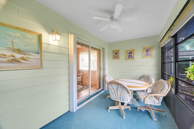 sunroom with ceiling fan