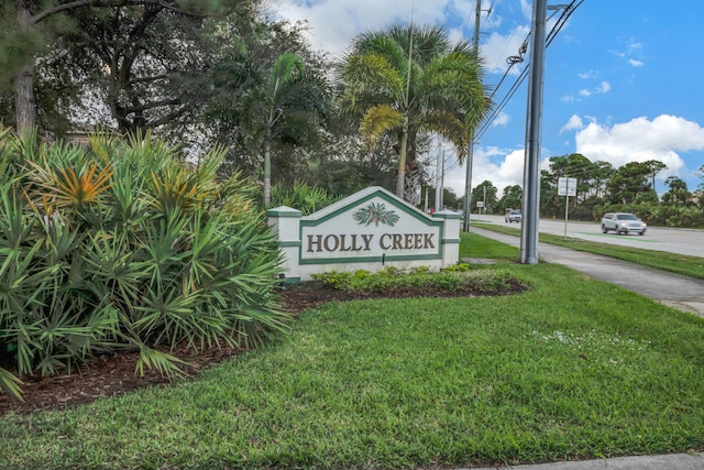 community sign featuring a yard