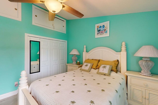 bedroom with ceiling fan, vaulted ceiling, and a closet