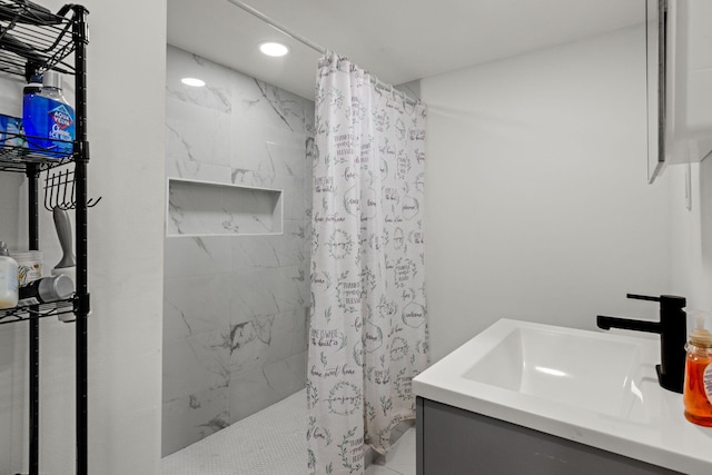 bathroom featuring a shower with curtain and vanity