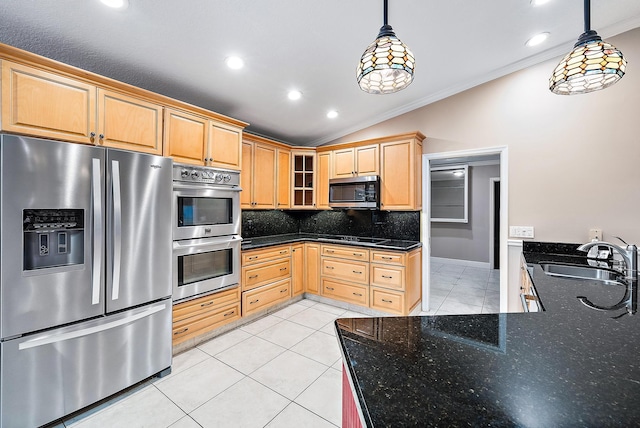 kitchen with decorative light fixtures, sink, stainless steel appliances, and vaulted ceiling