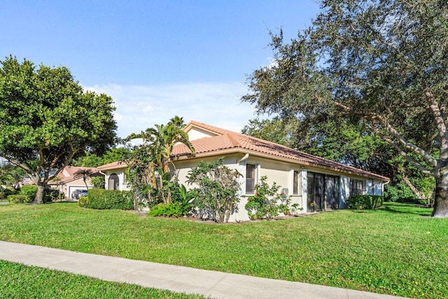 view of side of property featuring a yard