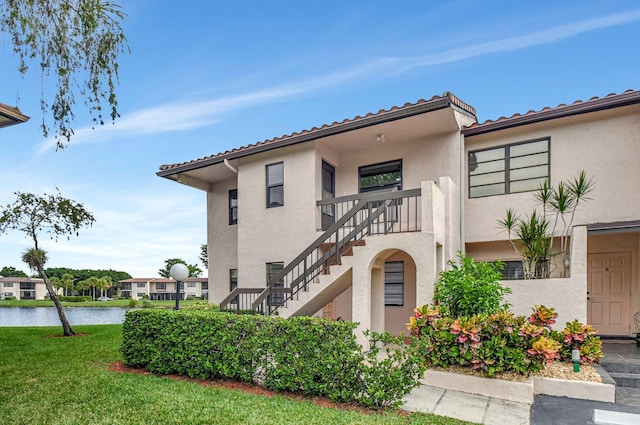 view of front of property featuring a water view and a front yard