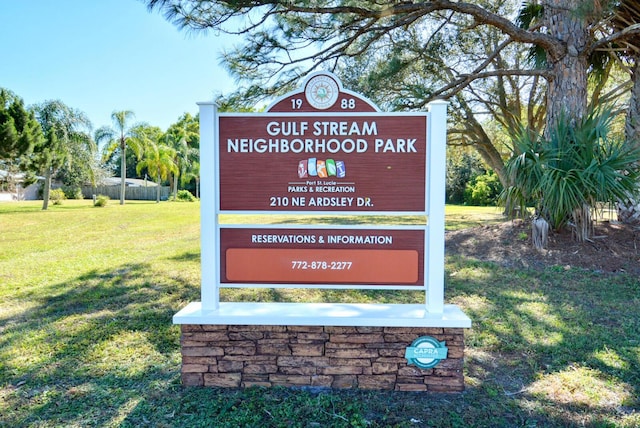 community / neighborhood sign featuring a lawn