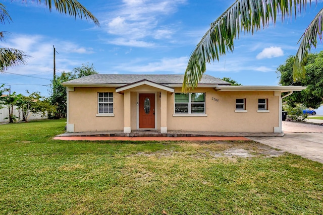 view of front of home with a front lawn