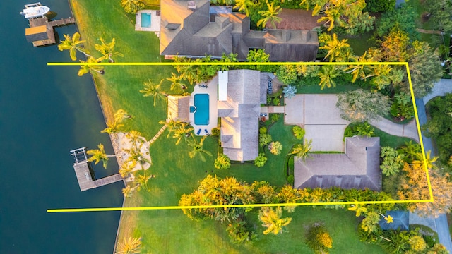 bird's eye view with a water view