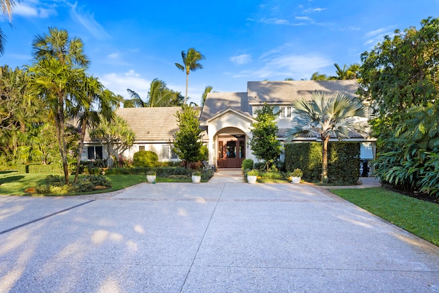 view of front of property with a front lawn