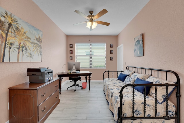 bedroom with ceiling fan