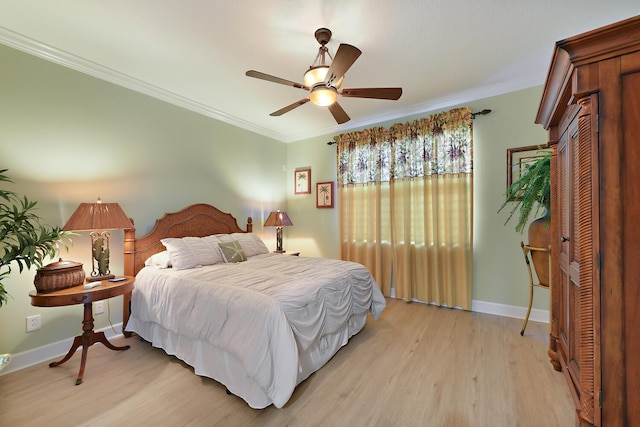 bedroom featuring light hardwood / wood-style floors, ceiling fan, and ornamental molding