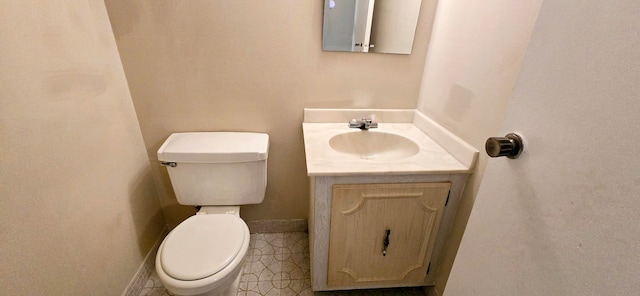 bathroom with toilet and backsplash