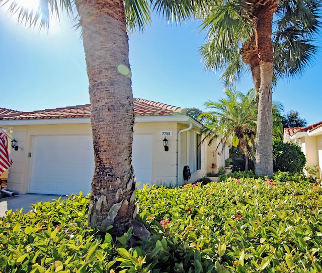 view of front of property featuring a garage