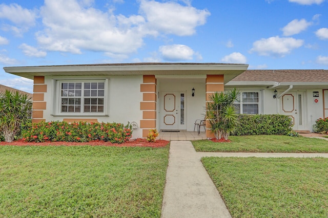 single story home featuring a front yard