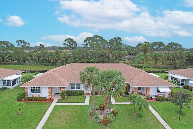 view of front of property with a front yard