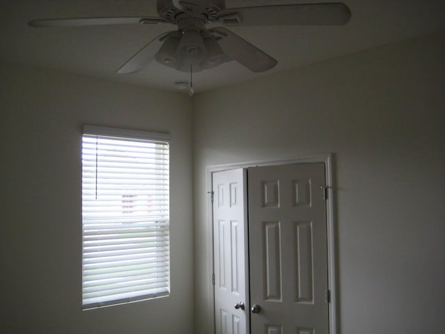 foyer with ceiling fan