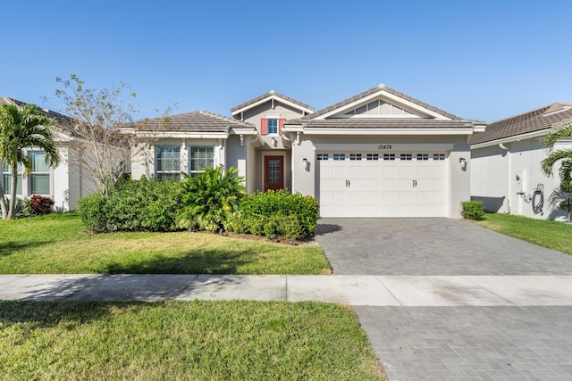 view of front of property featuring a front yard and a garage