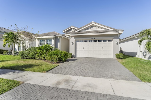 view of front facade featuring a garage and a front yard