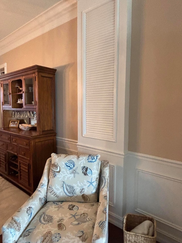 living area with ornamental molding