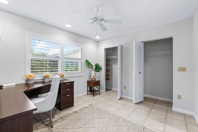 office area featuring ceiling fan and a textured ceiling