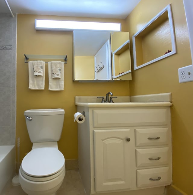 95 Cambridge E Unit 95, West Palm Beach, FL 33417 - full bath with toilet, vanity, baseboards, and shower / bath combination