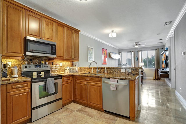 kitchen with crown molding, sink, ceiling fan, appliances with stainless steel finishes, and kitchen peninsula