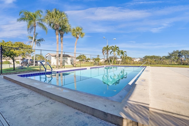 view of swimming pool