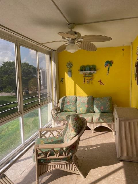 sunroom featuring ceiling fan