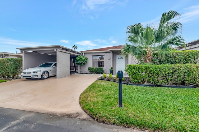 view of front of home featuring a front yard and a carport