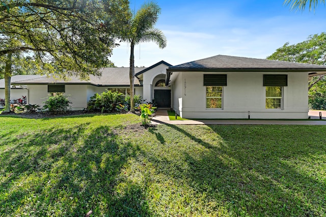 single story home featuring a front lawn