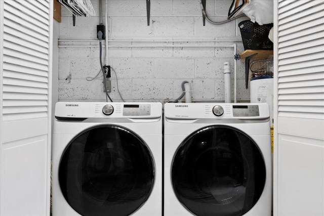 laundry room with washing machine and clothes dryer