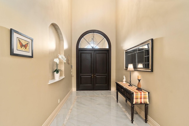 foyer entrance featuring a towering ceiling