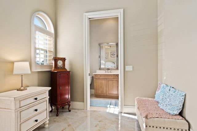 sitting room with sink