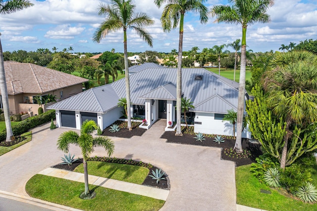 view of front of property featuring a garage