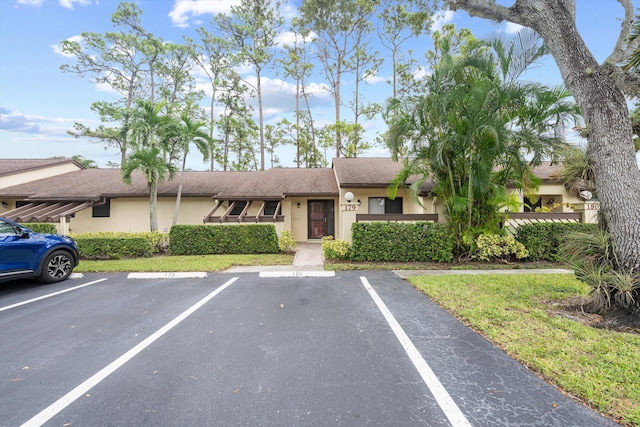 view of front of home with a front lawn