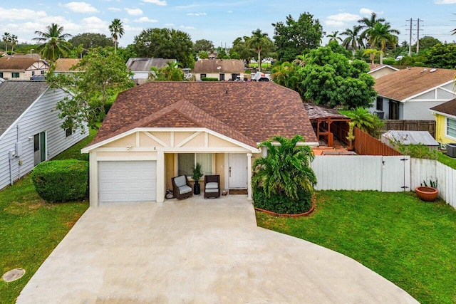 view of front of home featuring a front yard