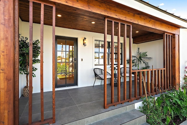 property entrance featuring a porch