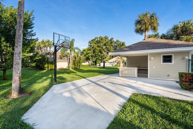 exterior space featuring a lawn