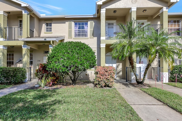 view of front of property with a front lawn