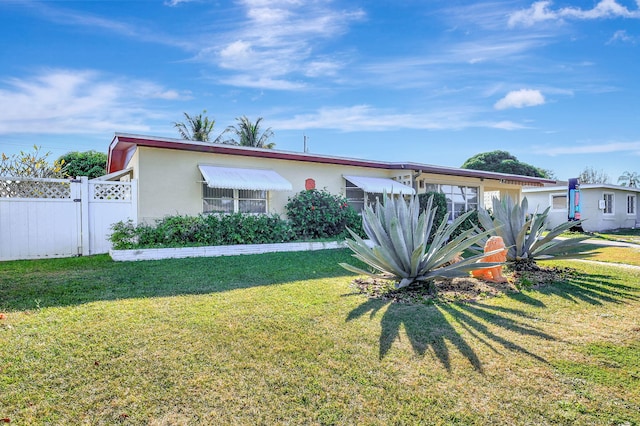 view of front of home with a front lawn