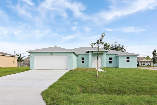 ranch-style house featuring a front lawn and a garage