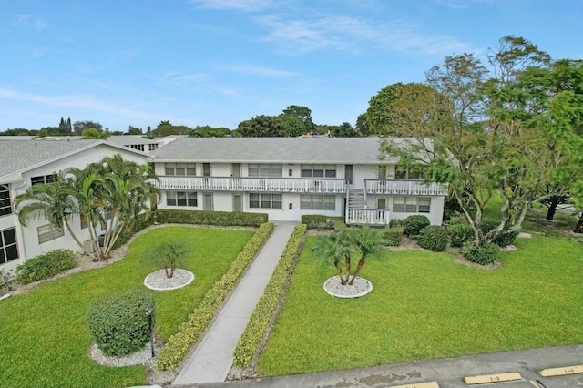 view of front of house with a front yard