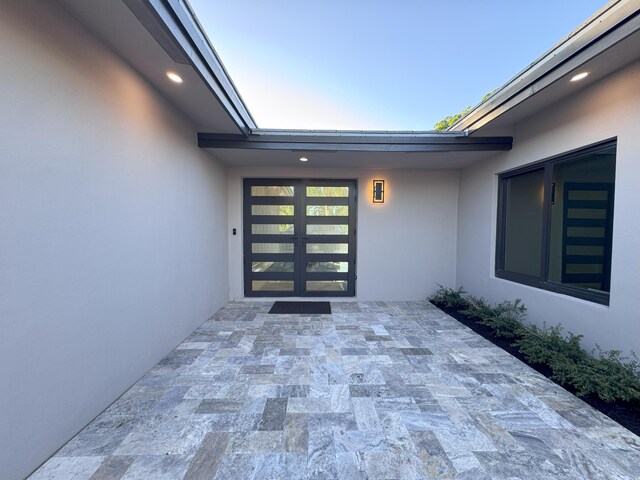 view of front of house featuring a front yard