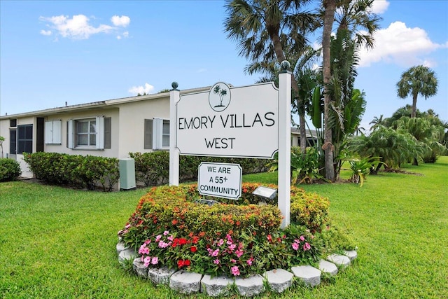 community / neighborhood sign featuring a lawn