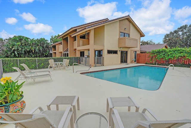 view of swimming pool featuring a patio